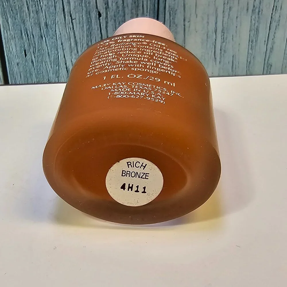Mary Kay Day Radiance Oil-Free Foundation Rich‎ Bronze #5795 - NIB Old Stock